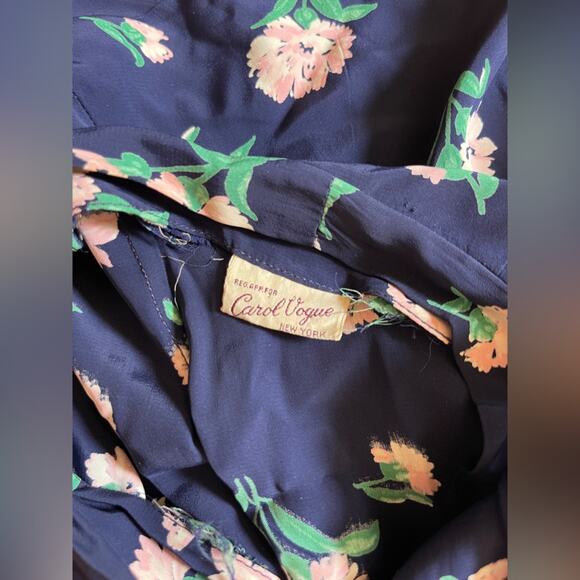 40s Vintage Silk Peplum Dress - Picture 6 of 12